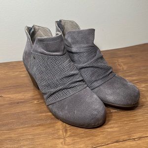 Array Womens Blair grey Suede block heel Ankle Boots Shoes US 8.5 W
